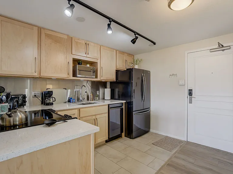 417 E Kiowa St #203 — Photo 10