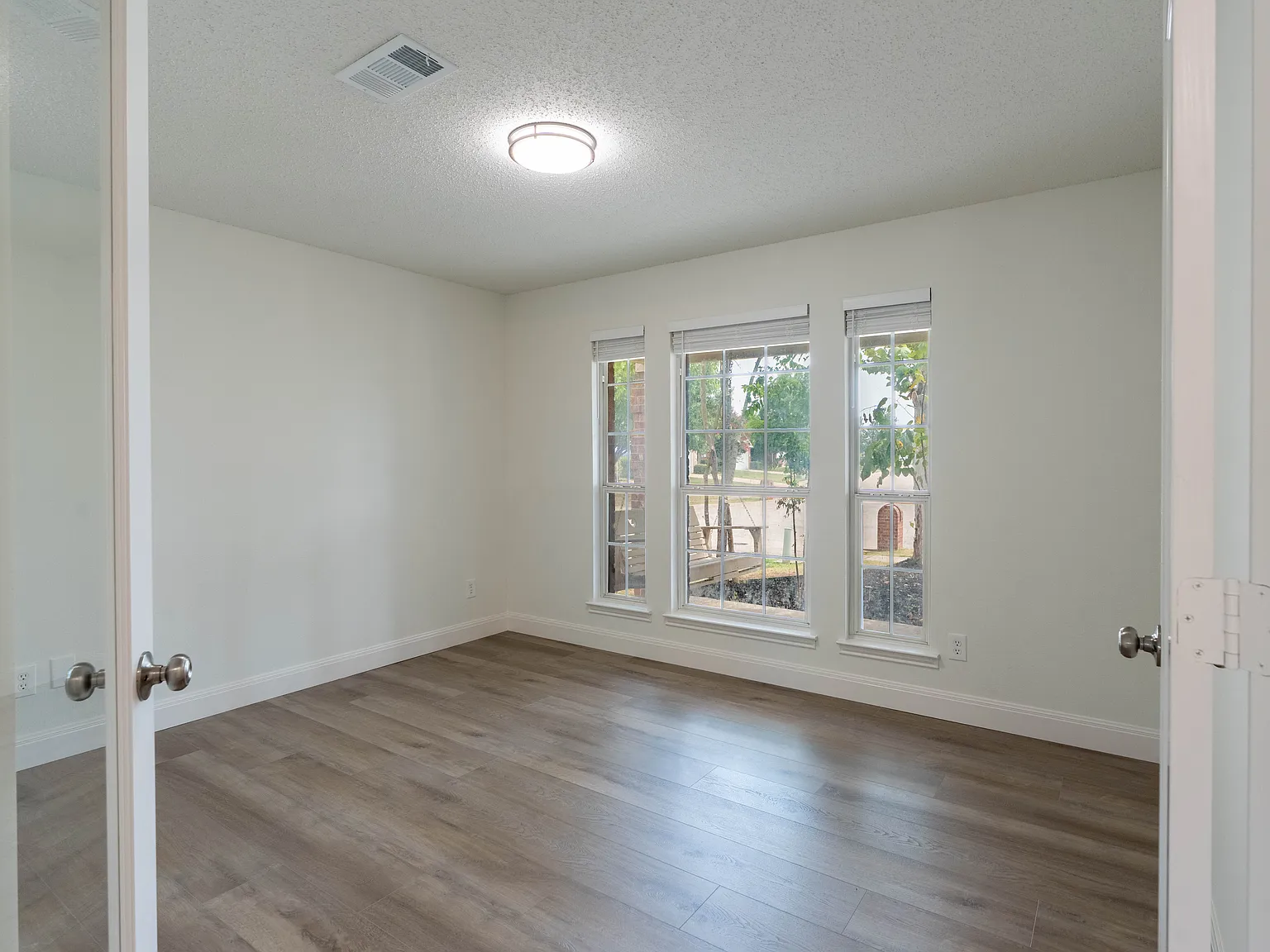 3 bed, 2.5 bath, 2210 sqft, $2,450 — Photo 4