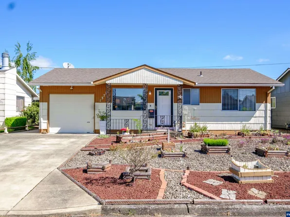 1377 Garden Way, Woodburn, OR 97071