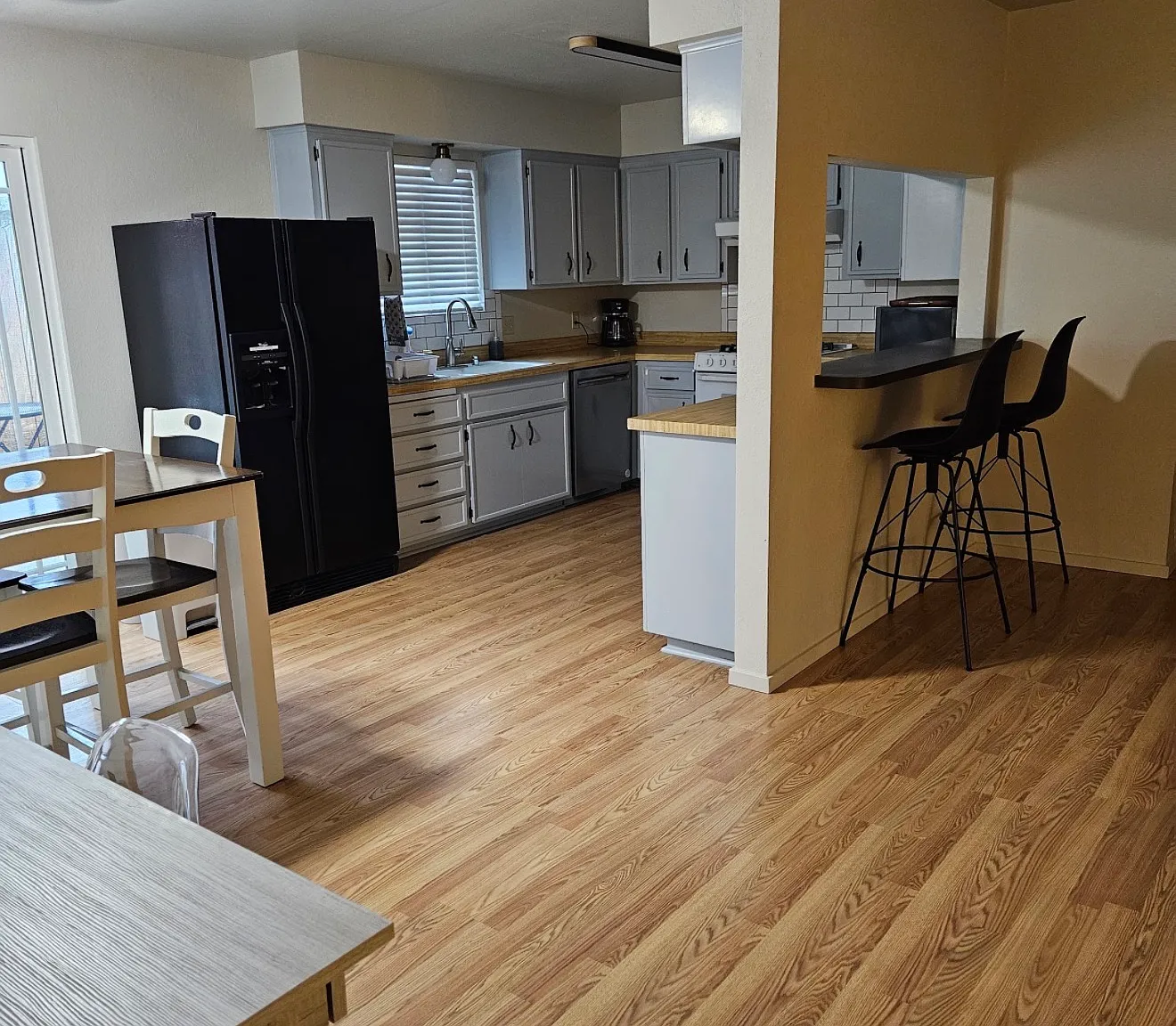 3 bed, 1170 sqft, $3,800 — Photo 1