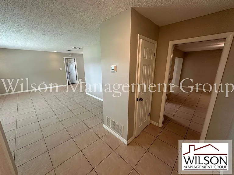 620 Lakespur Ln — Photo 2