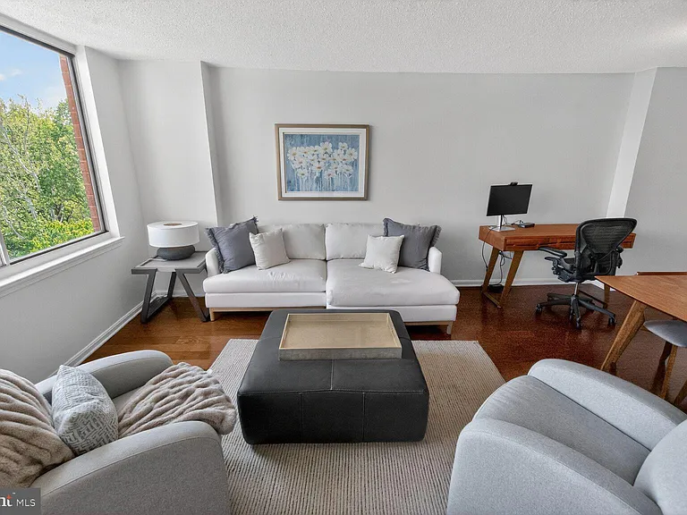 10101 Grosvenor Pl #614 — Photo 2