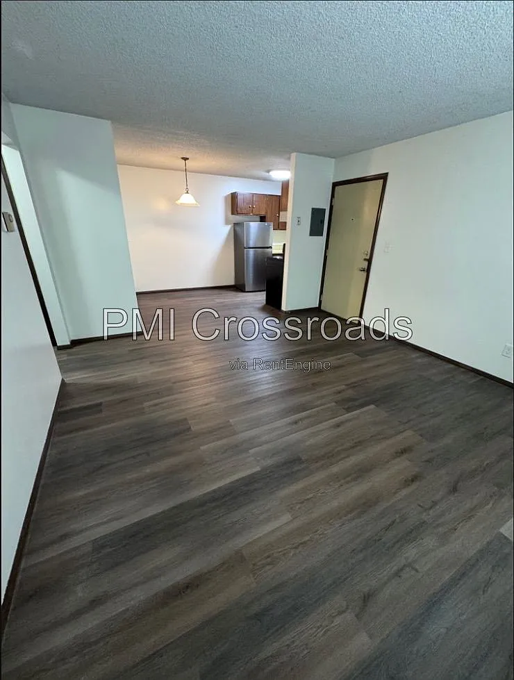 2 bed, 1.0 bath, 600 sqft, $1,180 — Photo 2