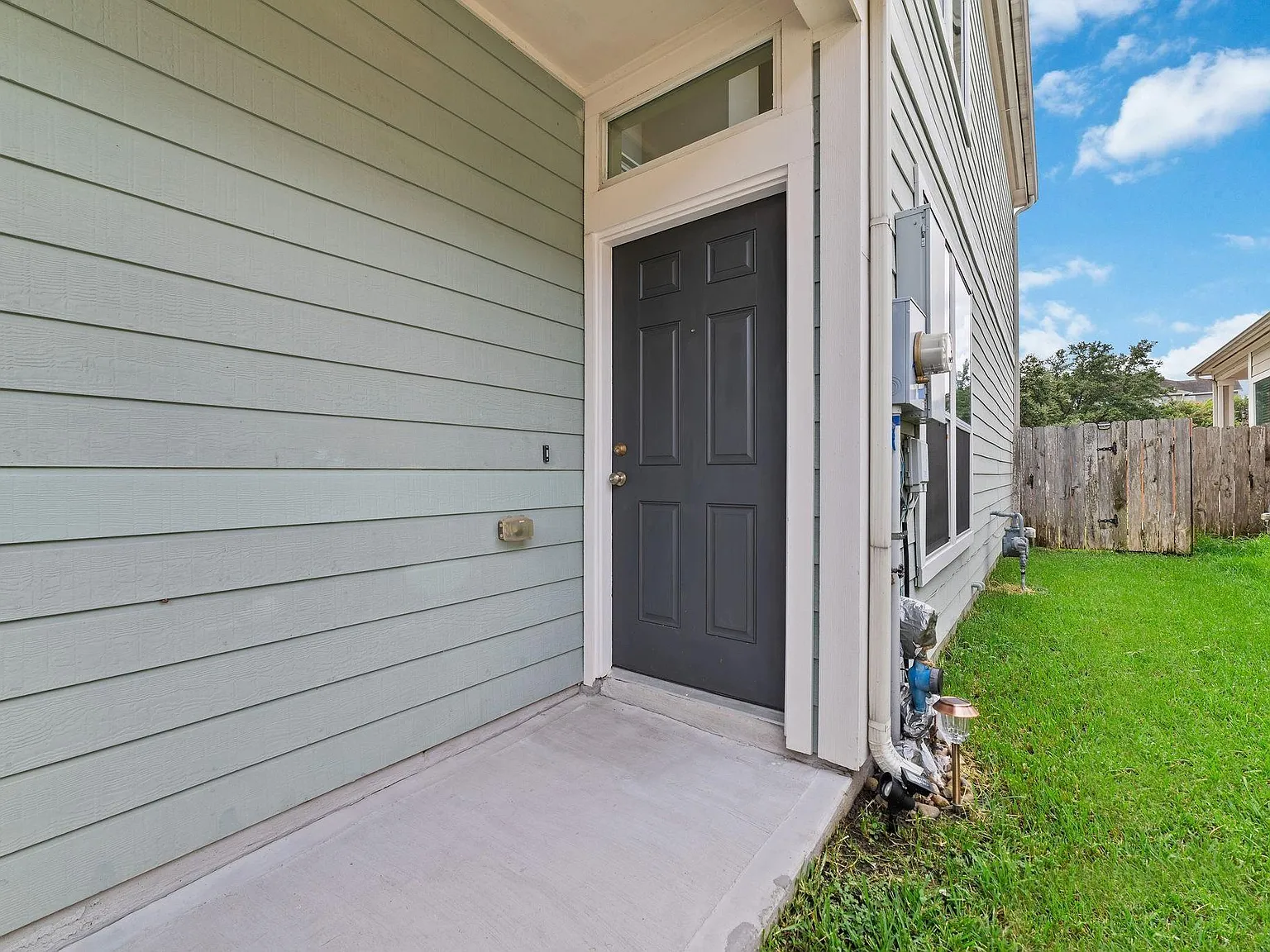 3 bed, 2.5 bath, 1808 sqft, $1,950 — Photo 3