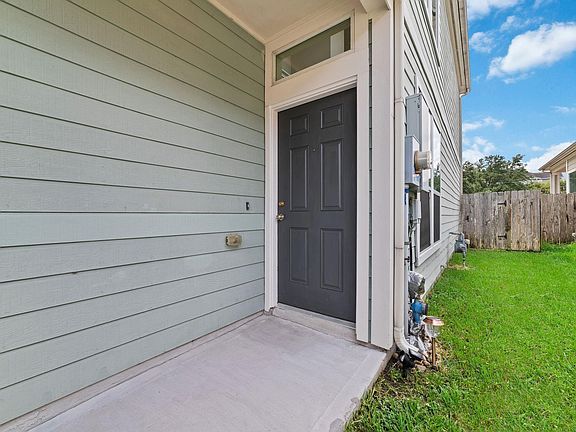 3rd image of 14923 Tuttle Point Dr