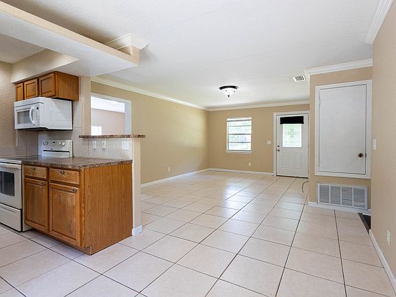 4th image of 765 Greenwood Ave