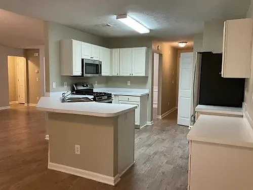 Beautiful 3 Bed, 2 Bath Home for Rent — Photo 2