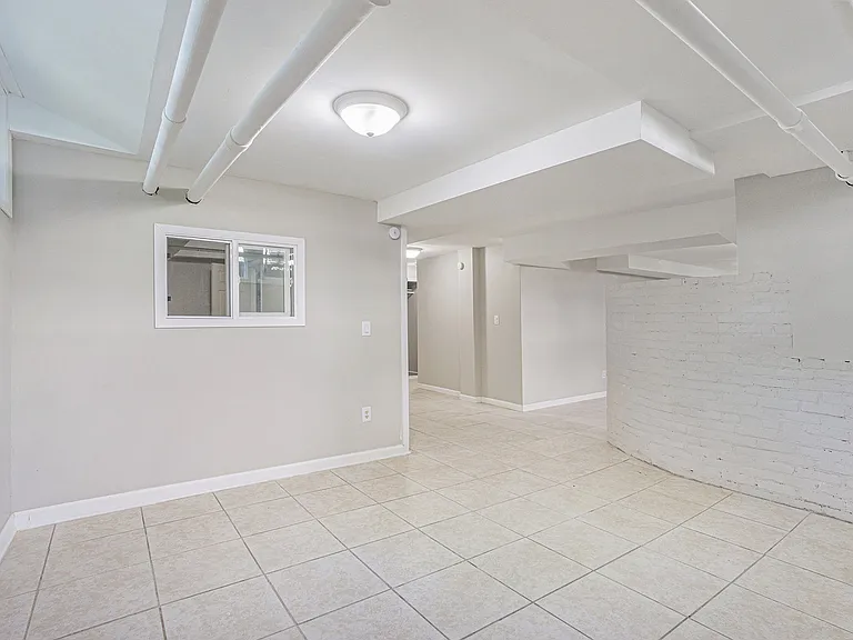 258 Capital Ave NE — Photo 6