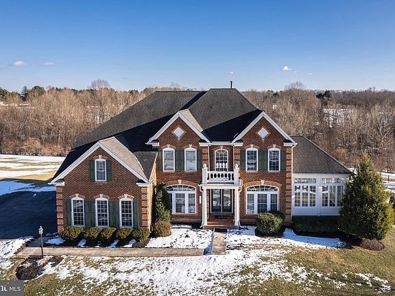 2nd image of 4313 Lake Forest Ct