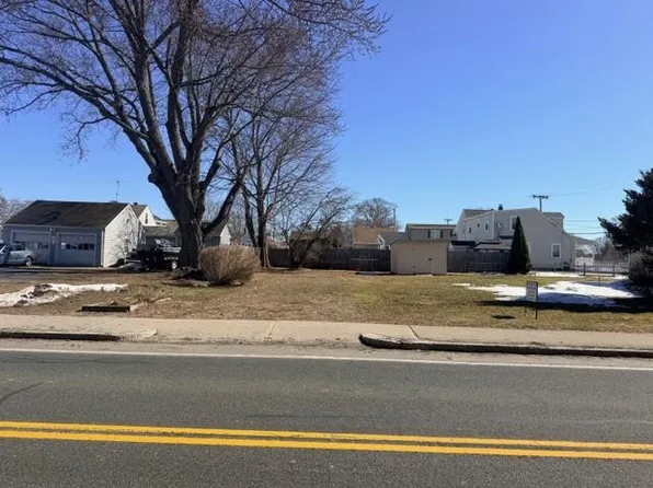 311 High St, Cumberland, RI 02864