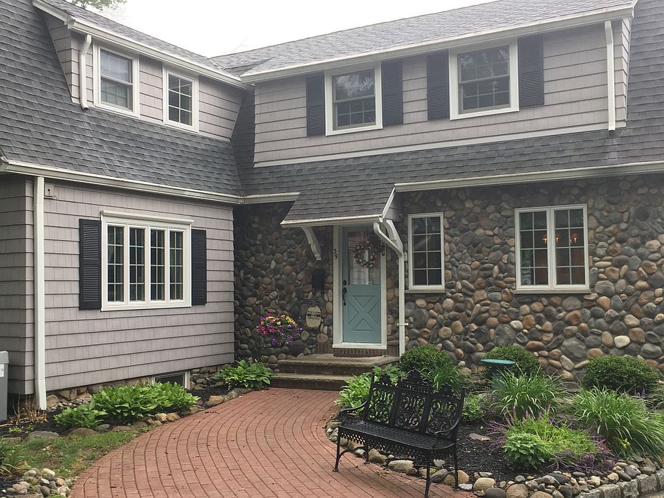 1st image of 39 Wilts Ave