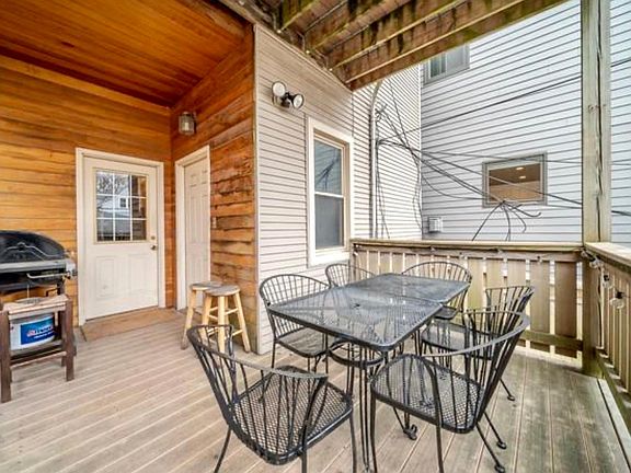 5th image of 1520 W Wellington Ave #2