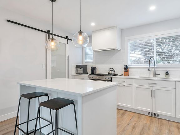 5th image of 9960 Jones Dr