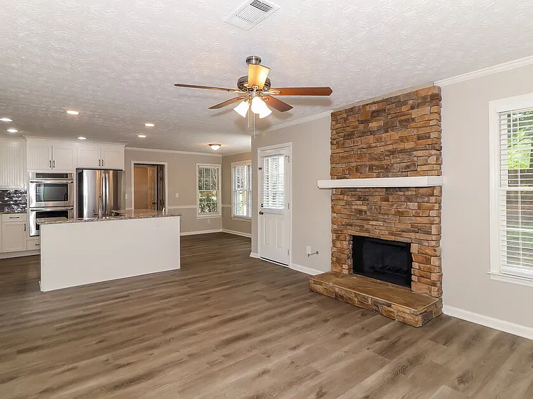 4832 Helga Way NE — Photo 5