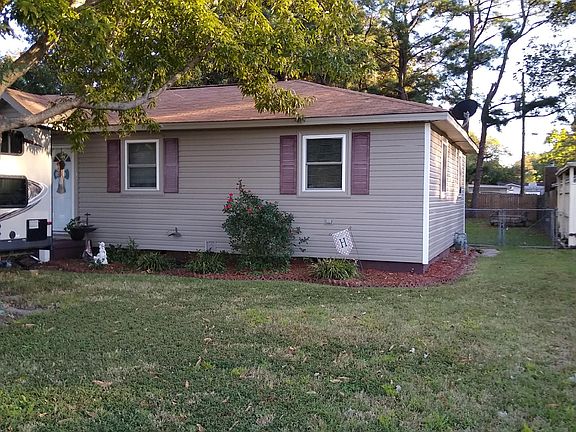 3rd image of 707 W 10th St