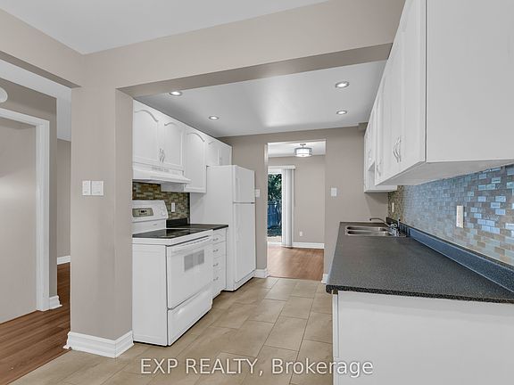 4th image of 7 Sundback Ln