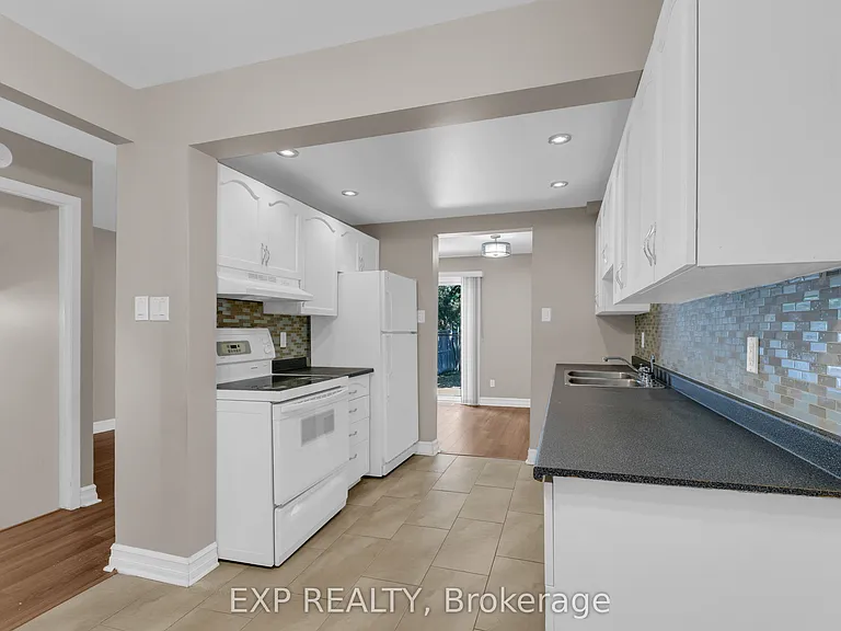 7 Sundback Ln — Photo 4