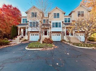 102 Bradley Ln #102, Westport, CT 06880