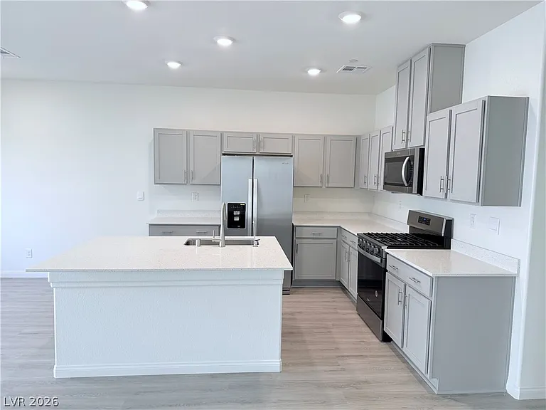 9992 Ullom Dr — Photo 3