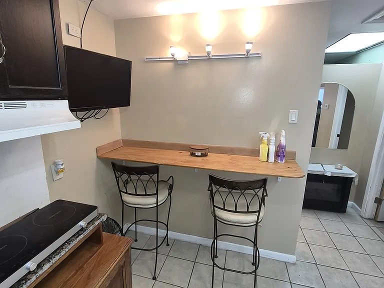 3840 Cypress St — Photo 4