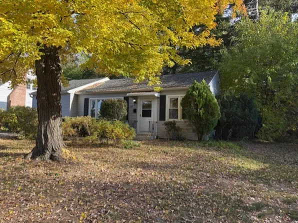 13 Parkwood Dr, Albany, NY 12205
