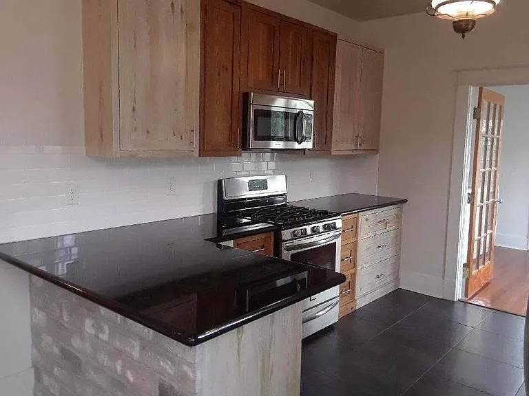 4040 Clermont Dr — Photo 13