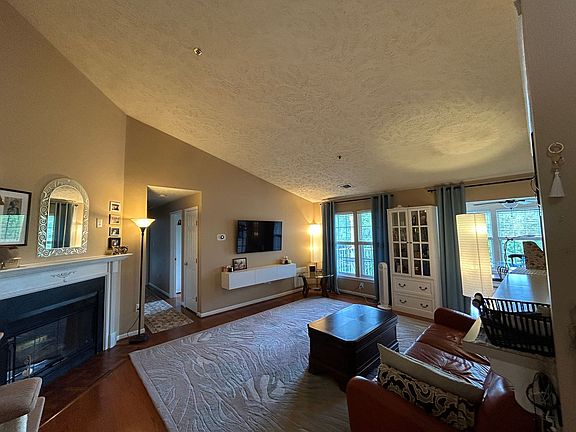 5th image of 10209 Wolfe Manor Ct Unit 812