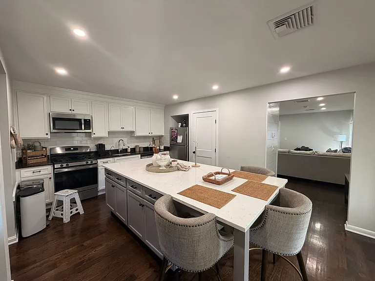 3684 Park Ave — Photo 12