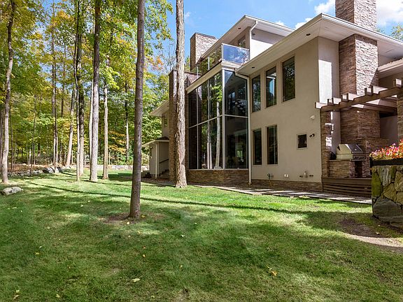 491 Old Albany Post backyard sunny.JPG