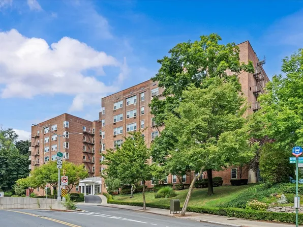 629 Kappock Street image 12 of 12