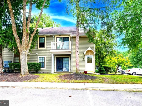 186 Collin Ct #B, Mount Laurel, NJ 08054