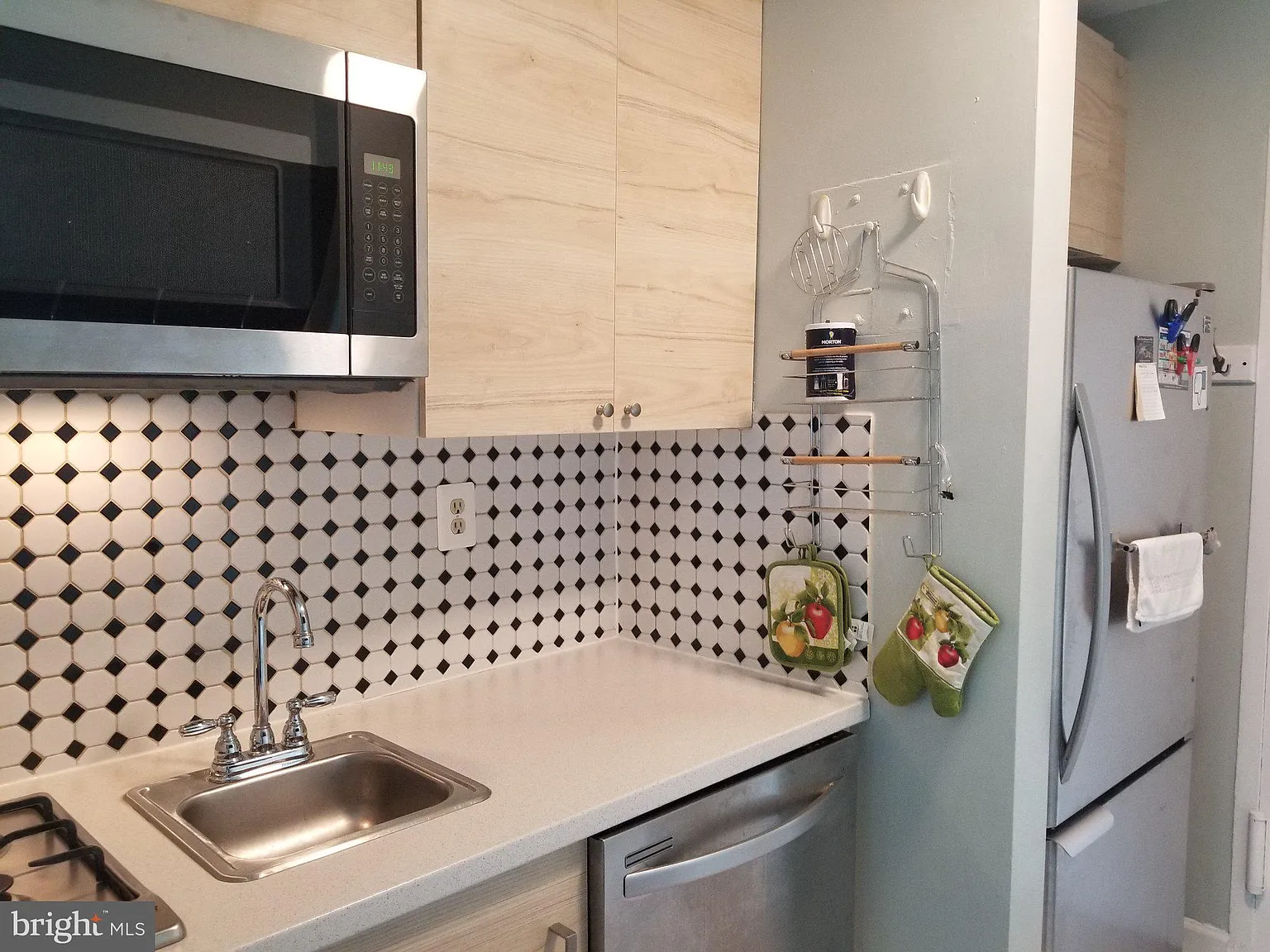 1011 Arlington Blvd — Photo 3