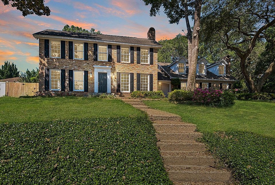 1st image of 3957 Menendez Dr
