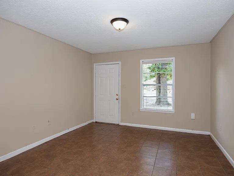 1604 N Roberson St #B — Photo 10