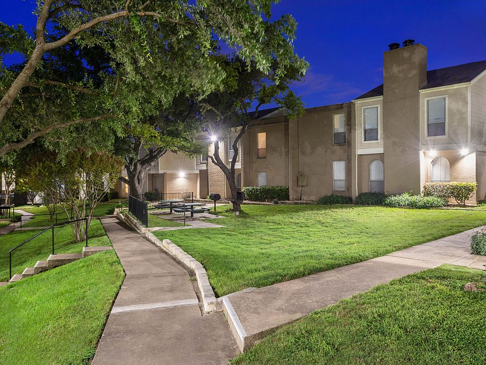 Beautiful Landscaping at Chevy Chase in TX 78752