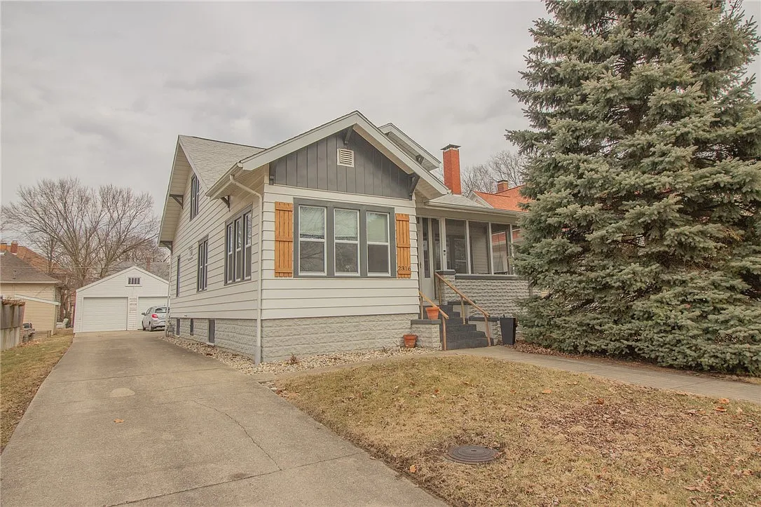 2316 Western Ave photo 1