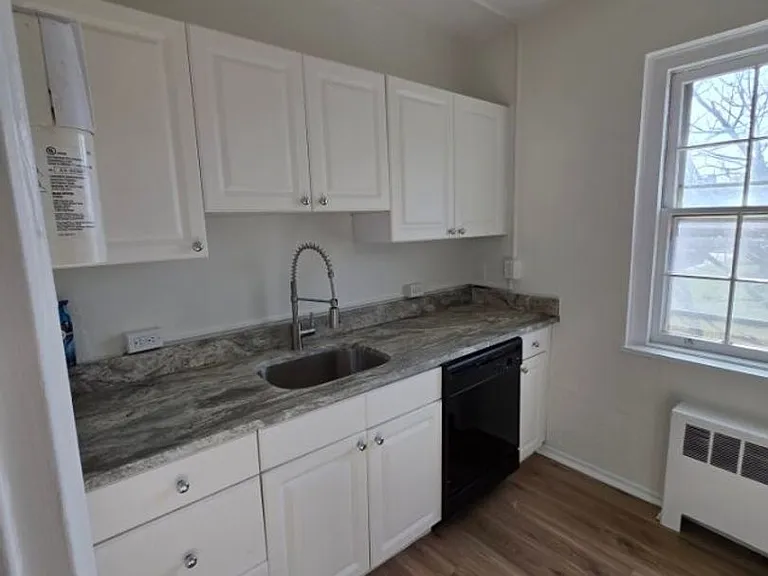 734 N Terrace St — Photo 2