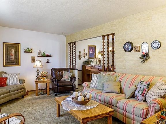 4th image of 2226 Camelot Ct