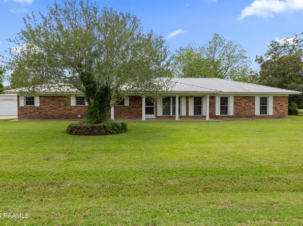 8539 Meadow Ln, Abbeville, LA 70510
