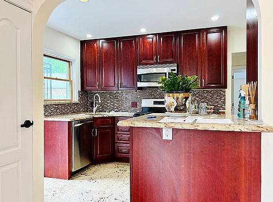 4th image of 15-59 150th St #1