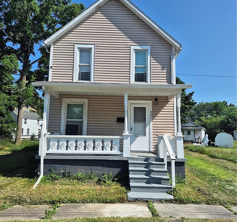 1st image of 223 W 16th St