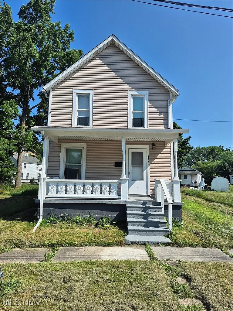 223 W 16th St photo 1