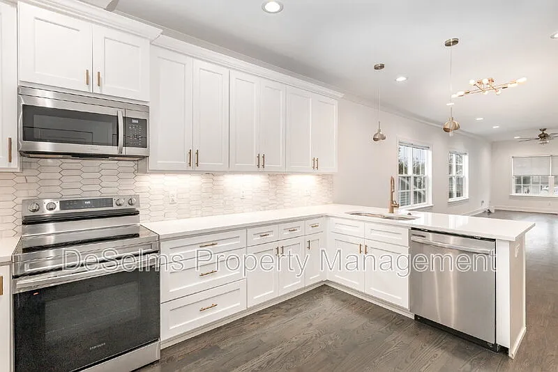 3 bed, 2.5 bath, 1596 sqft, $2,550 — Photo 4