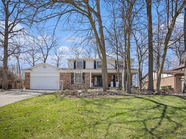 779 Medinah Dr, Rochester Hills, MI 48309