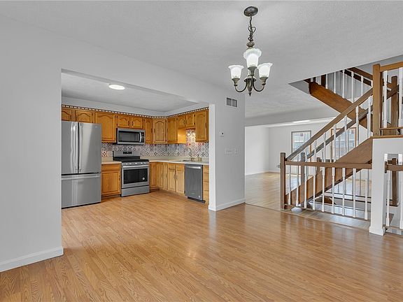 4th image of 328 Brohios Dr