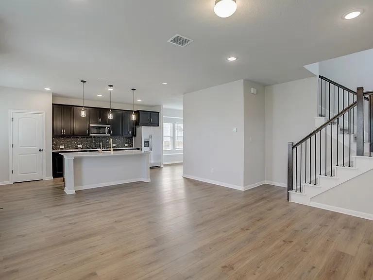 125 Clemens Dr — Photo 4