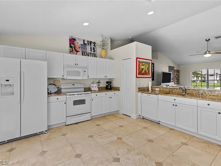 2586 SW 27th St — Photo 9