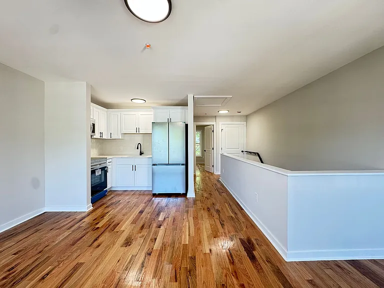 358 Campbell Ave — Photo 15