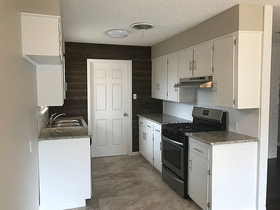 5th image of 5 N Pinewood Dr