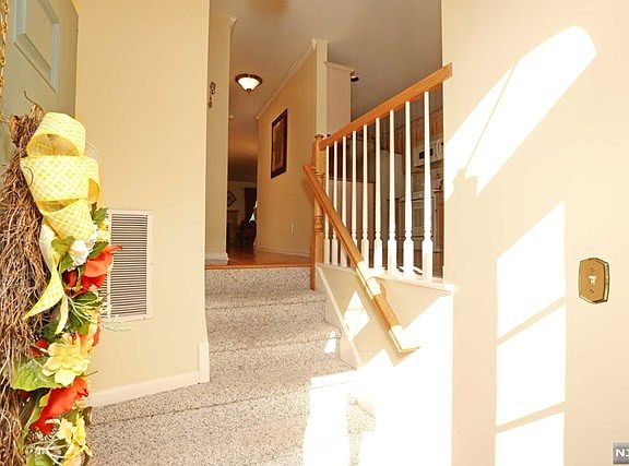4th image of 813 Newport Dr